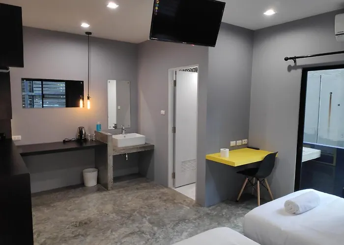 Ratch66 Huai Khwang Mrt Inn