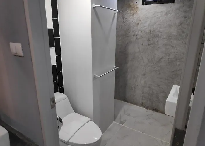 Ratch66 Huai Khwang Mrt Zajazd Bangkok