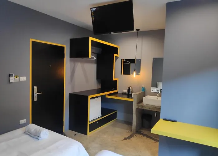 Ratch66 Huai Khwang Mrt Inn