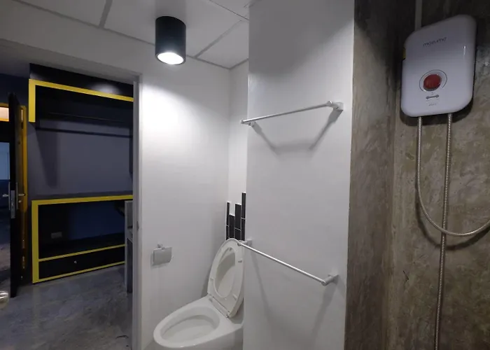 Ratch66 Huai Khwang Mrt Inn