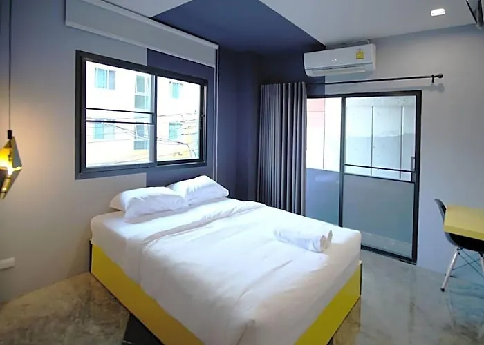 Ratch66 Huai Khwang Mrt Bangkok